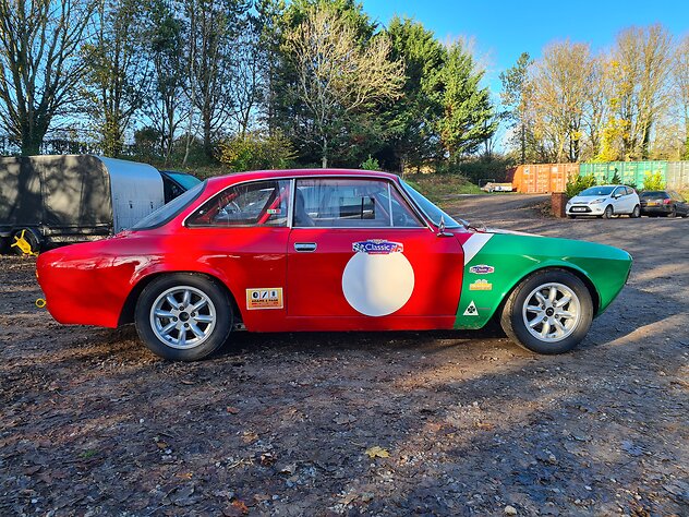 Classic Road and Race Cars for Sale. Giulia Sprint GT HSCC race car side view
